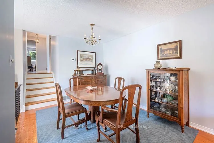 3284 Hornbeam Crescent