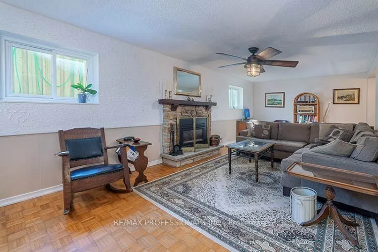 3284 Hornbeam Crescent