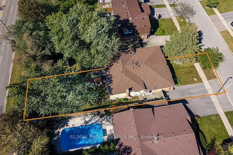 3284 Hornbeam Crescent