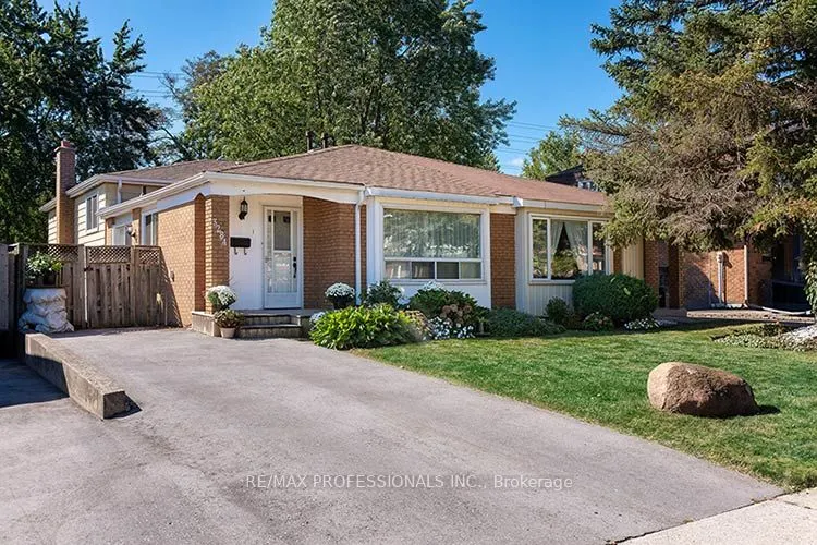 3284 Hornbeam Crescent