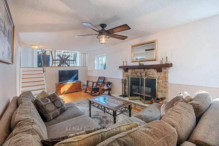 3284 Hornbeam Crescent