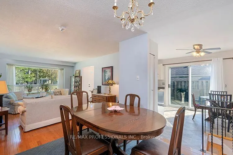 3284 Hornbeam Crescent