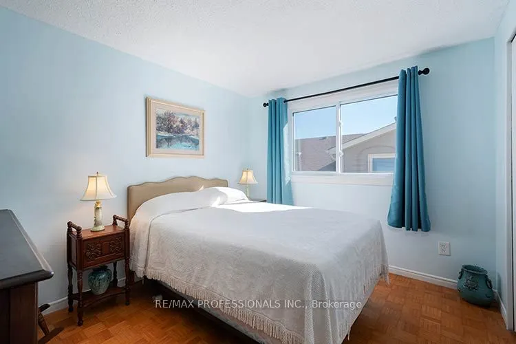 3284 Hornbeam Crescent