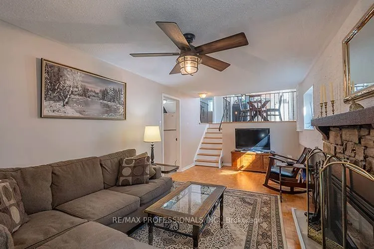 3284 Hornbeam Crescent
