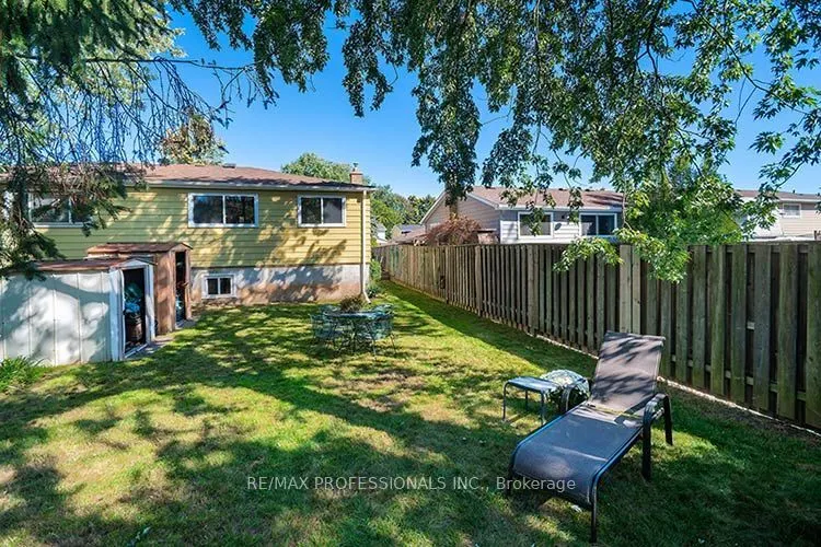 3284 Hornbeam Crescent