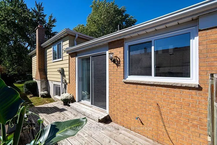3284 Hornbeam Crescent