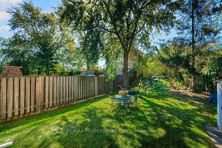 3284 Hornbeam Crescent