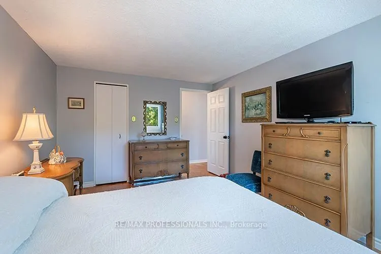 3284 Hornbeam Crescent