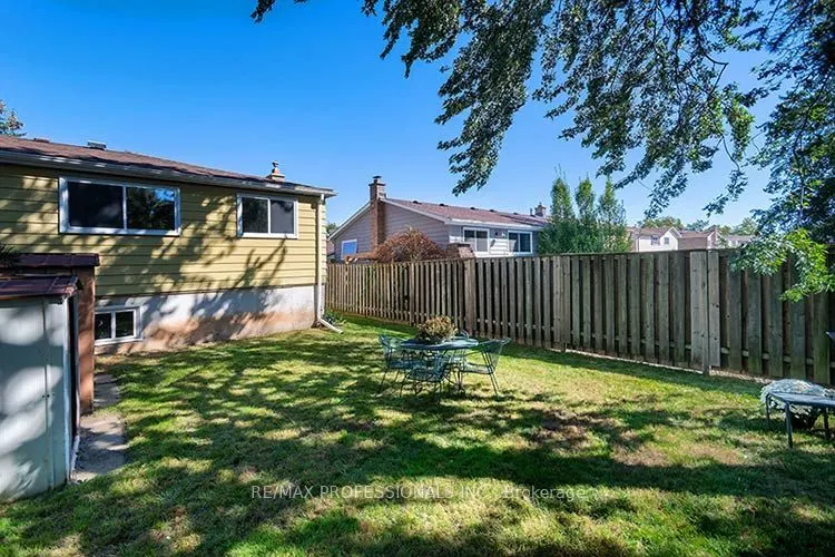 3284 Hornbeam Crescent
