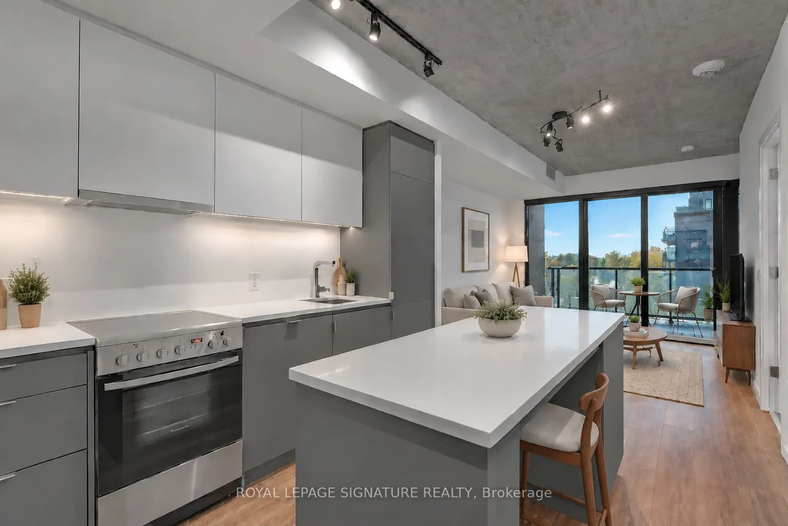 7 Smith Crescent #426