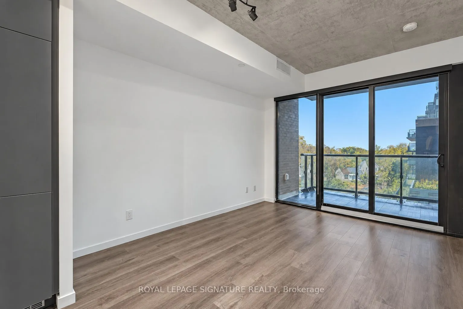 7 Smith Crescent #426