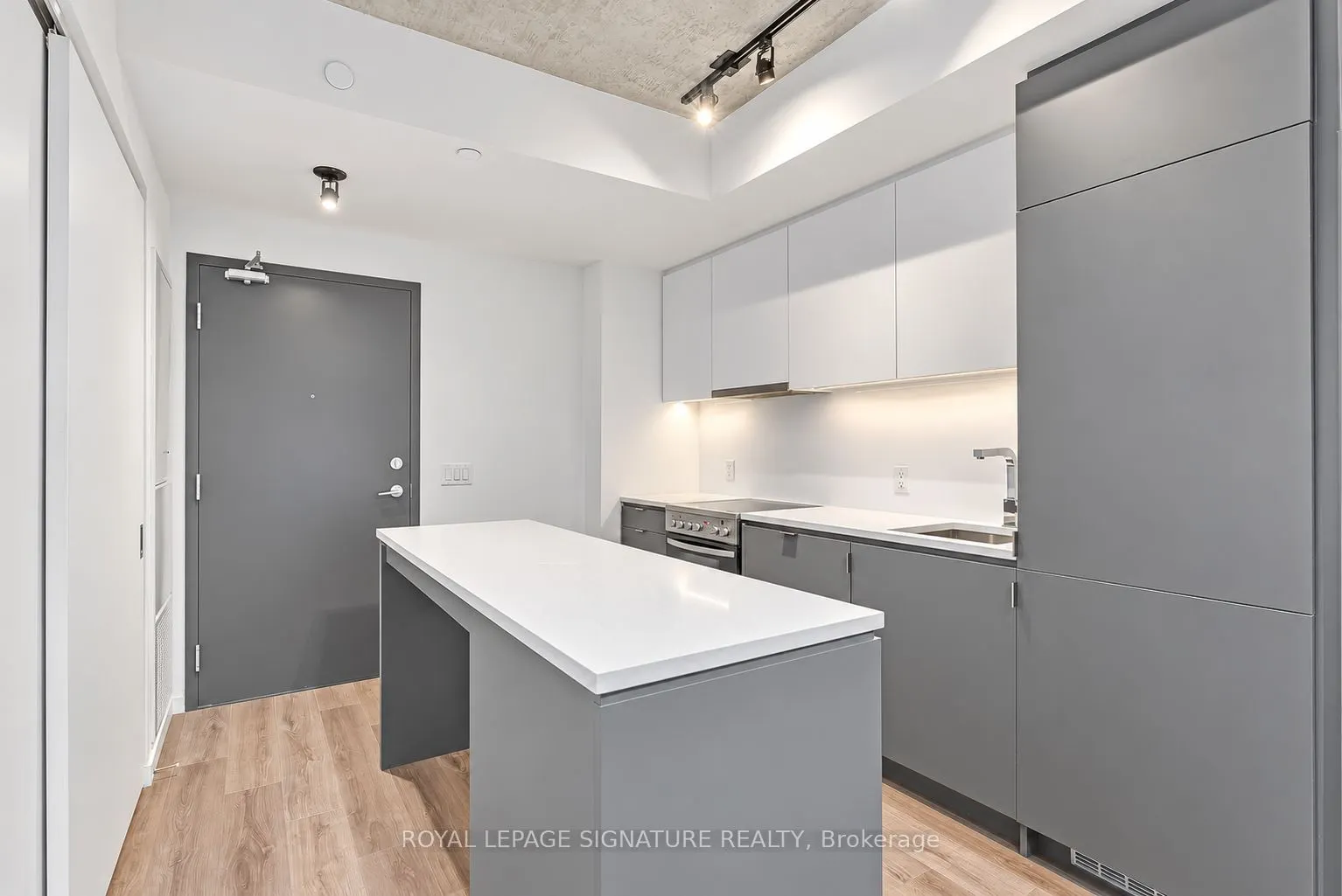 7 Smith Crescent #426
