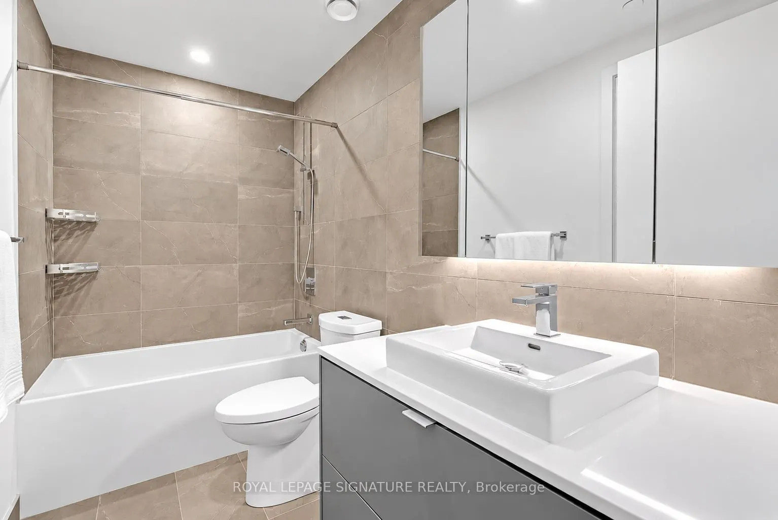 7 Smith Crescent #426
