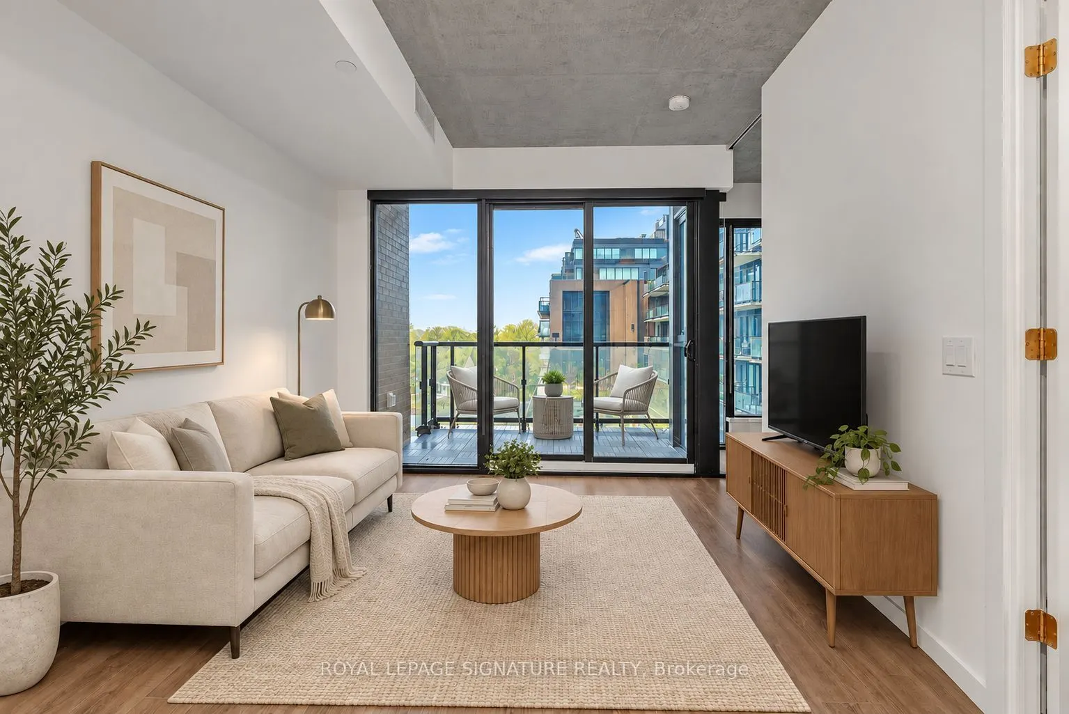 7 Smith Crescent #426