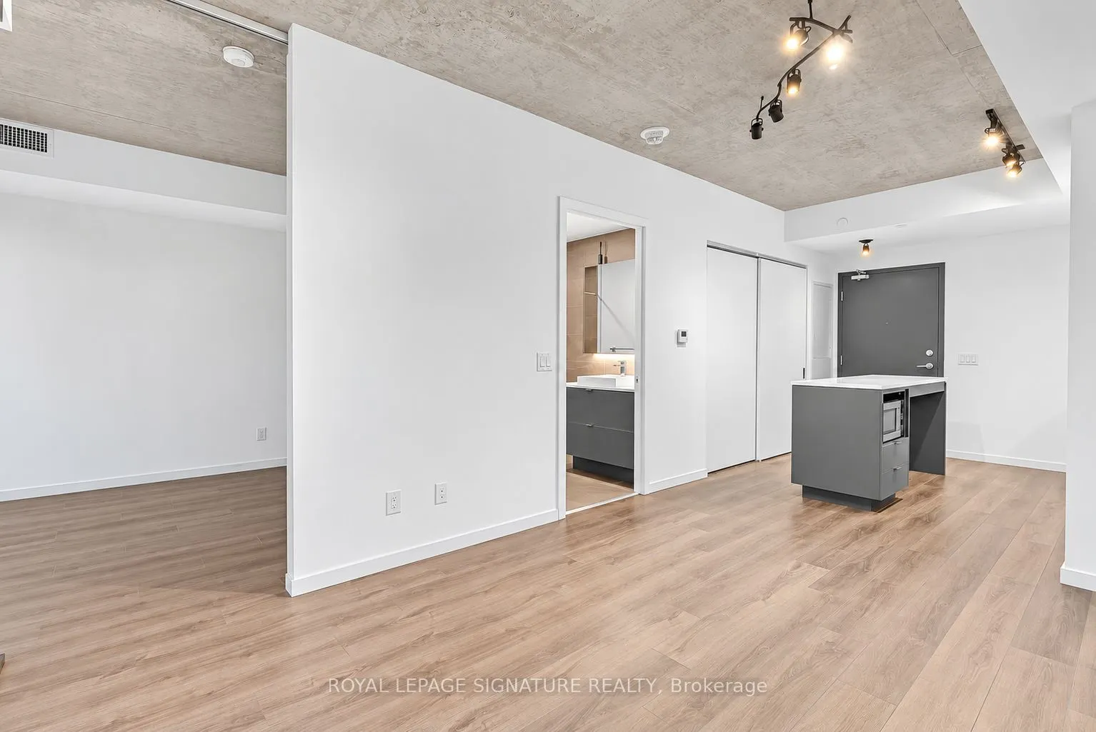 7 Smith Crescent #426