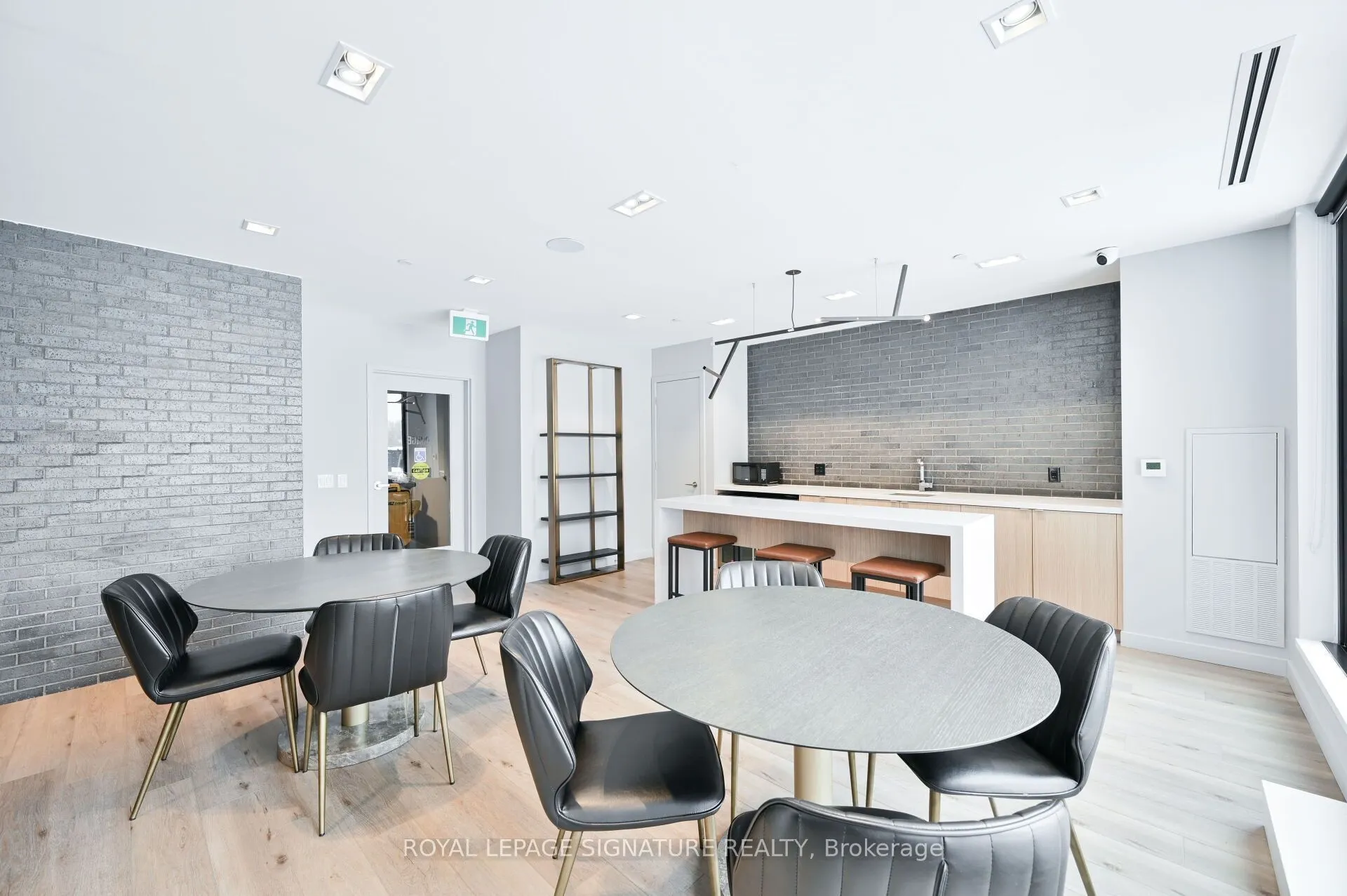 7 Smith Crescent #426