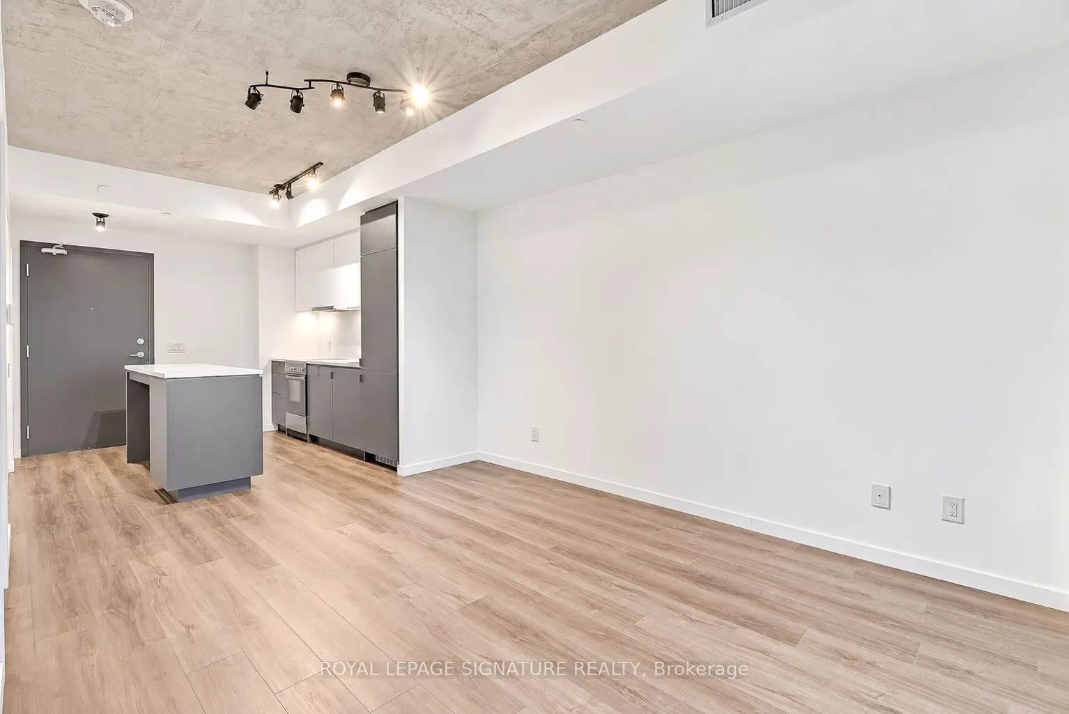 7 Smith Crescent #426