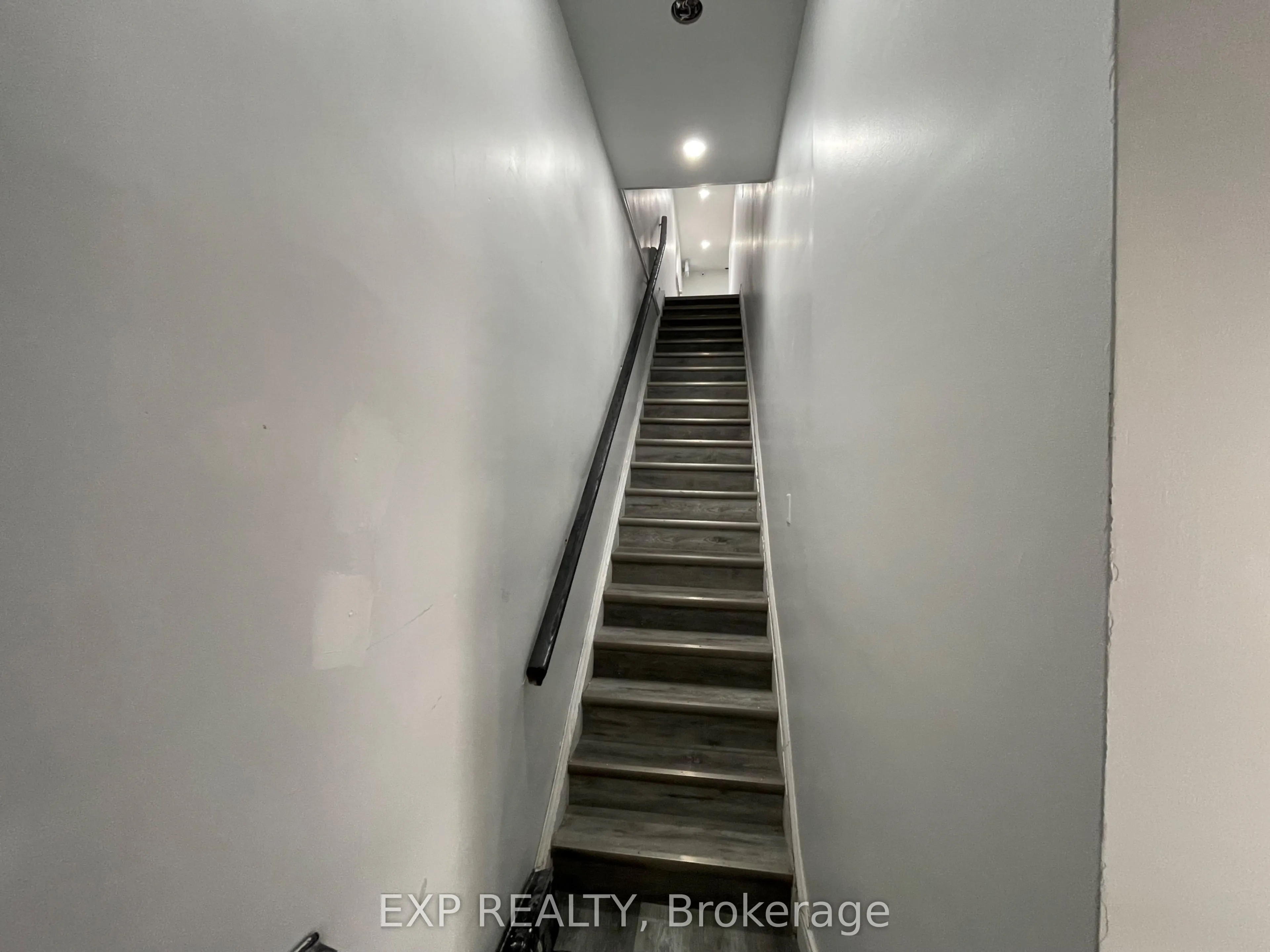 259 Lakeshore Road E #1