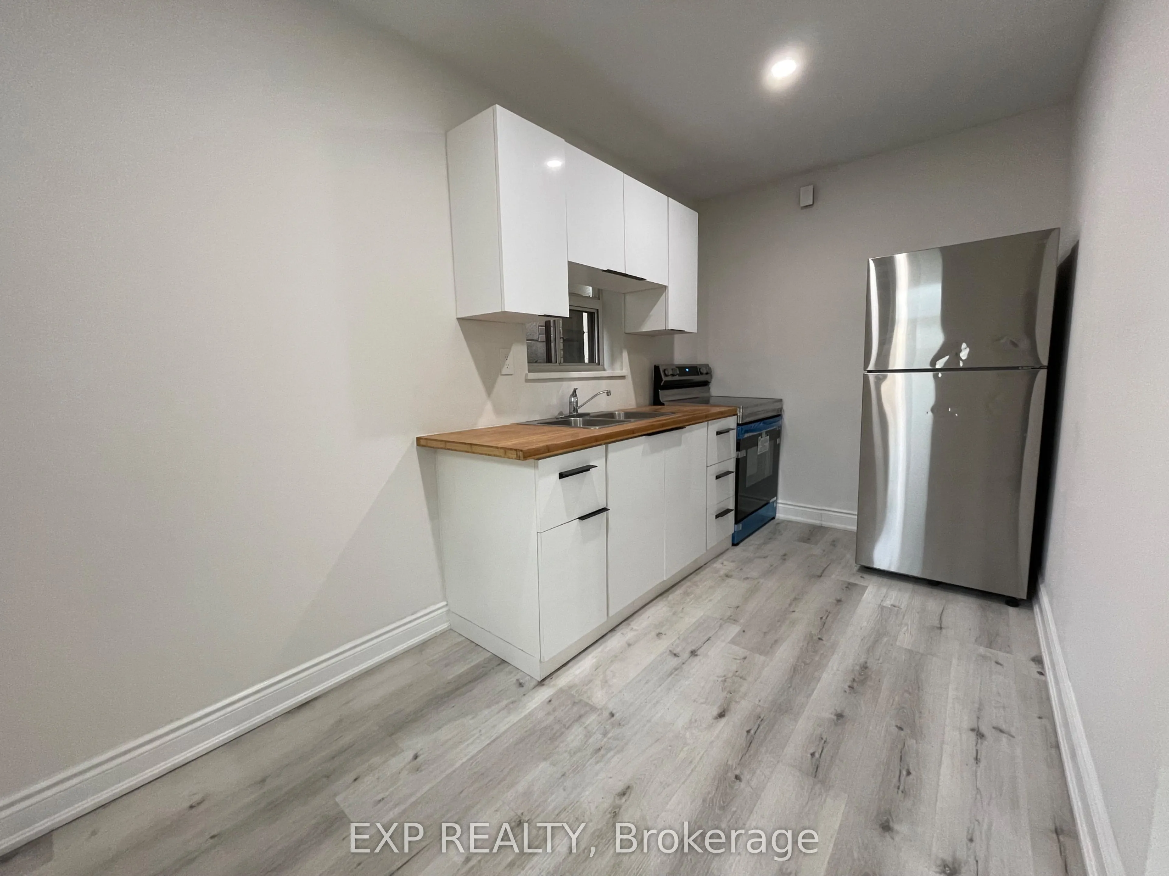 259 Lakeshore Road E #1