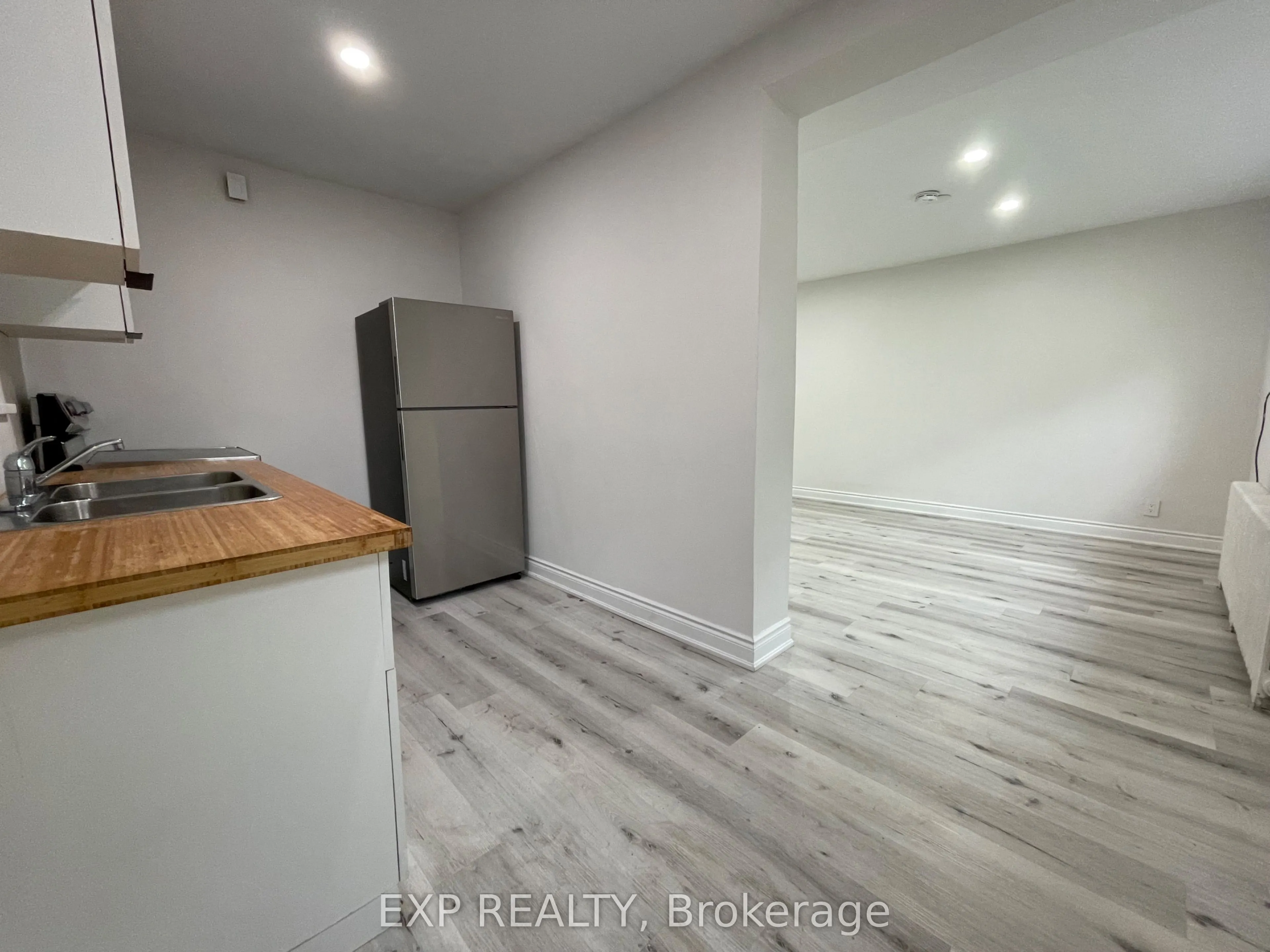 259 Lakeshore Road E #1