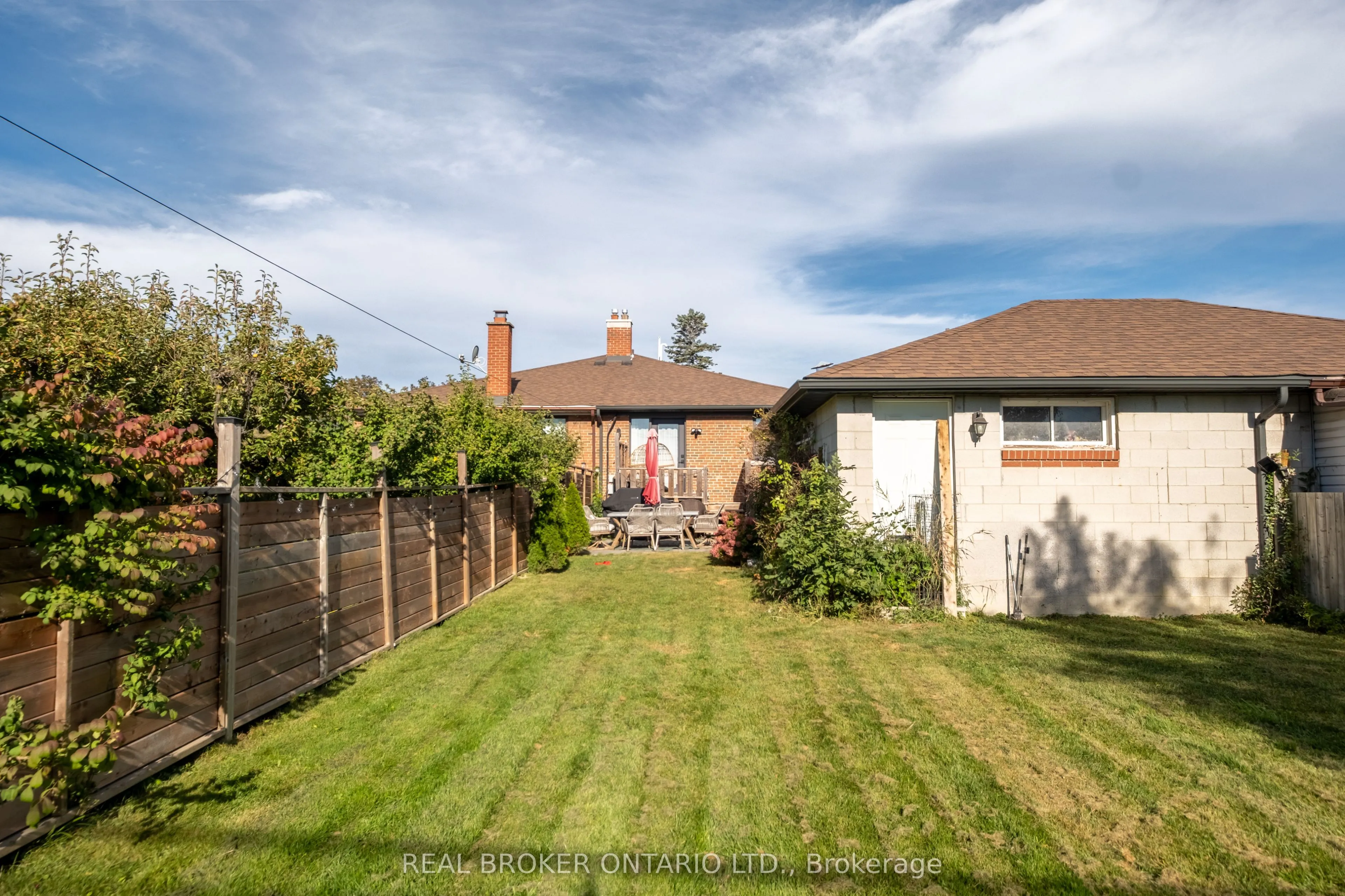 1633 Coram Crescent