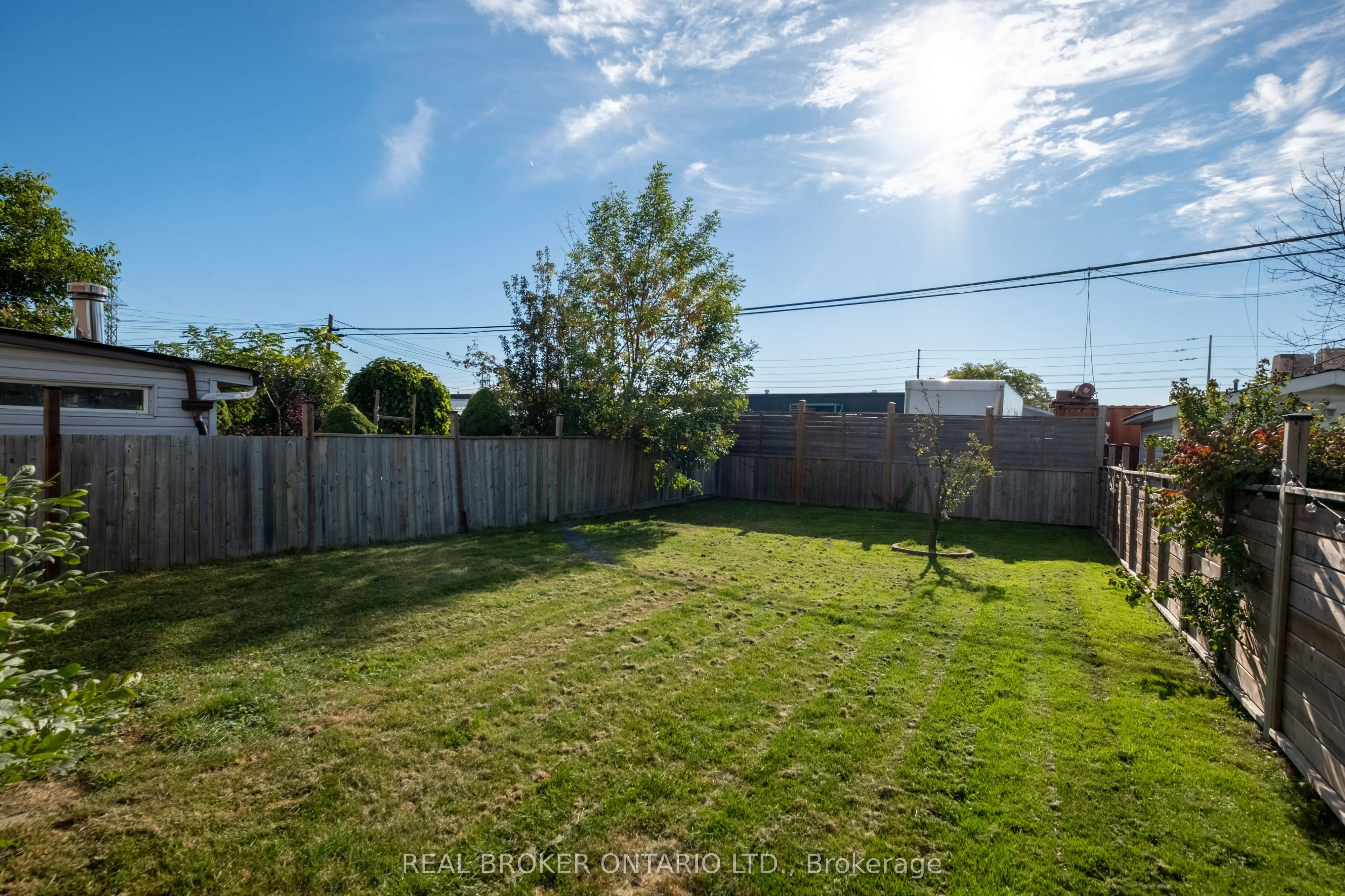 1633 Coram Crescent