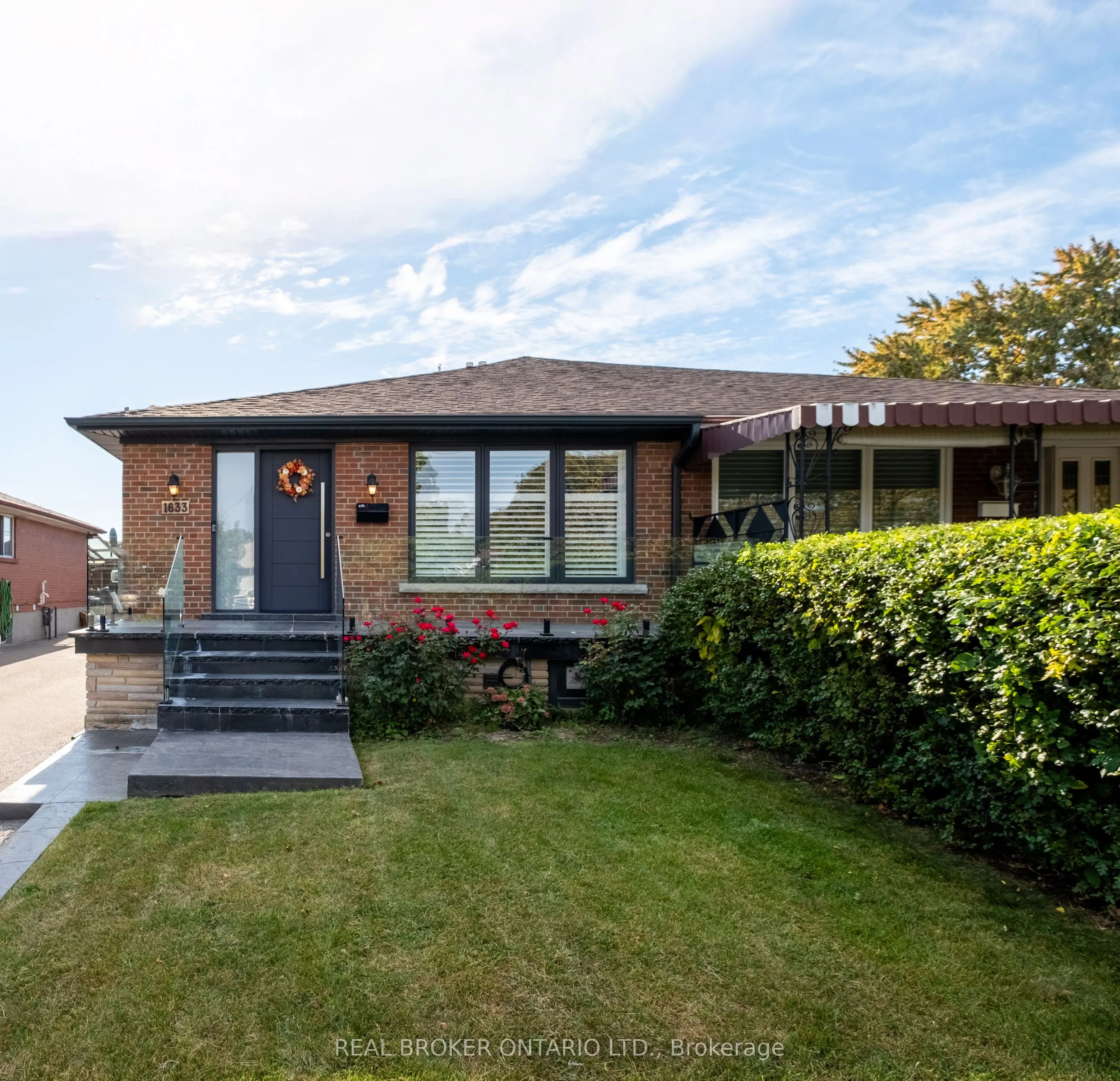 1633 Coram Crescent