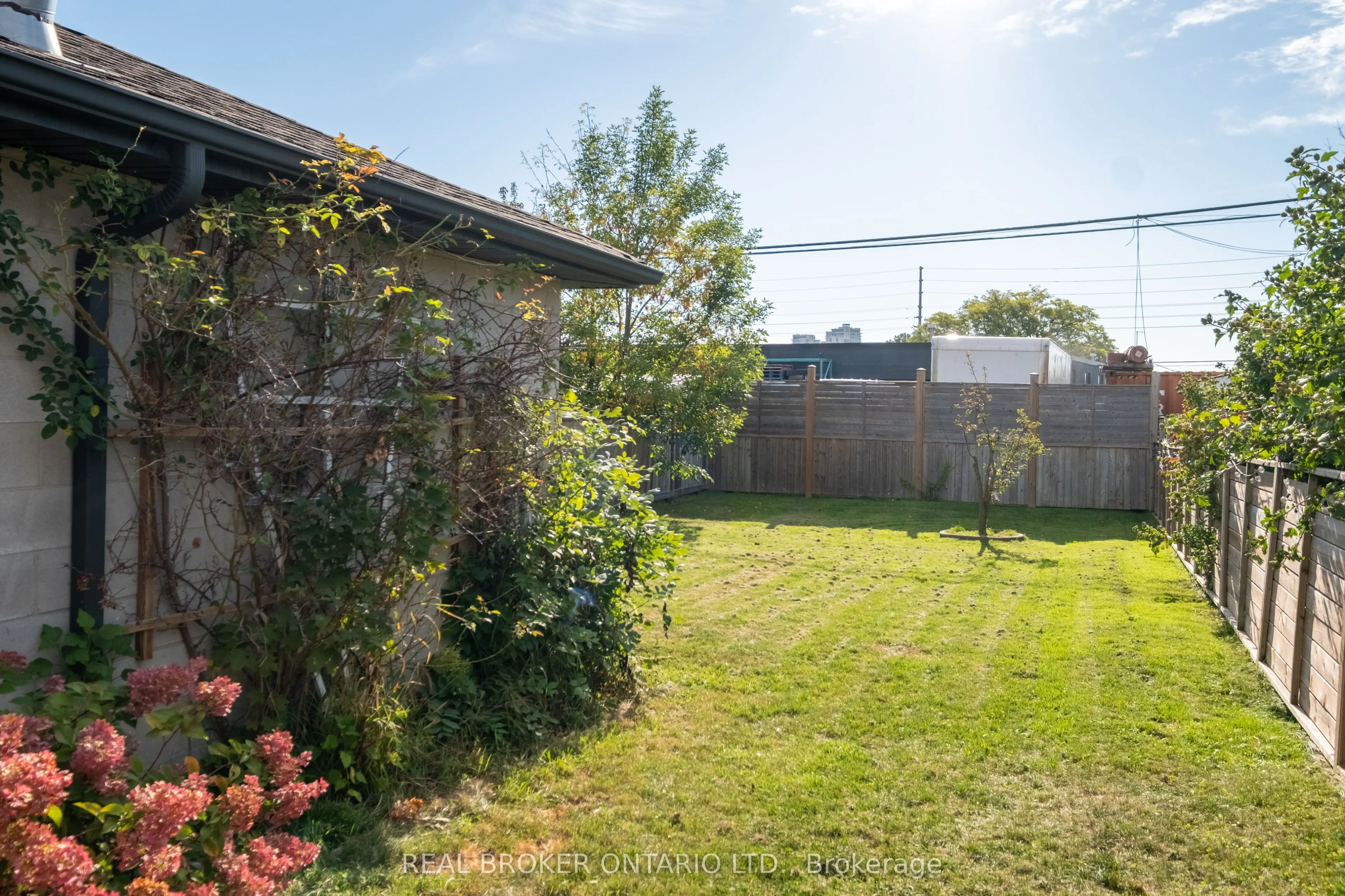 1633 Coram Crescent