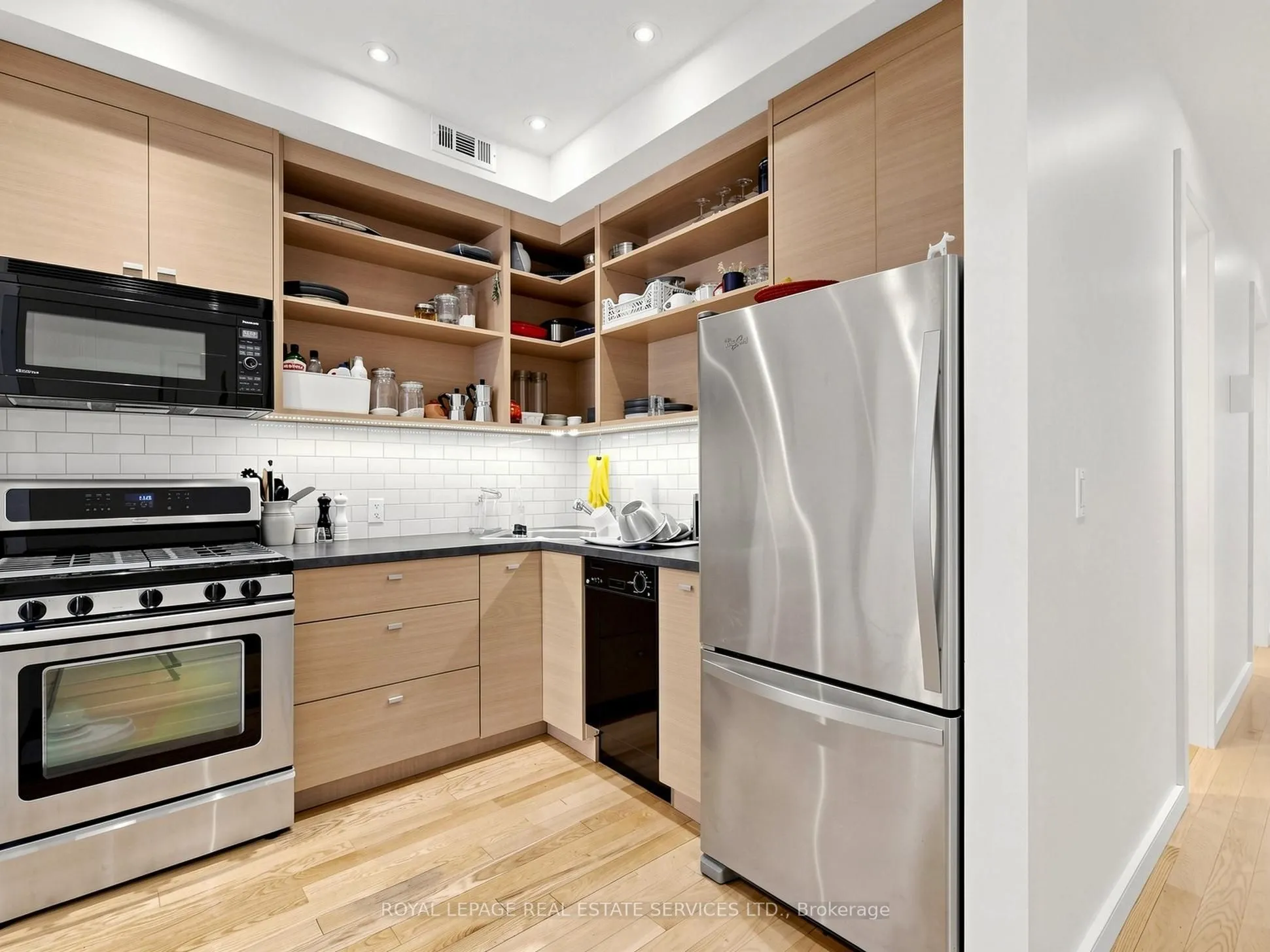 2233 Dundas Street W