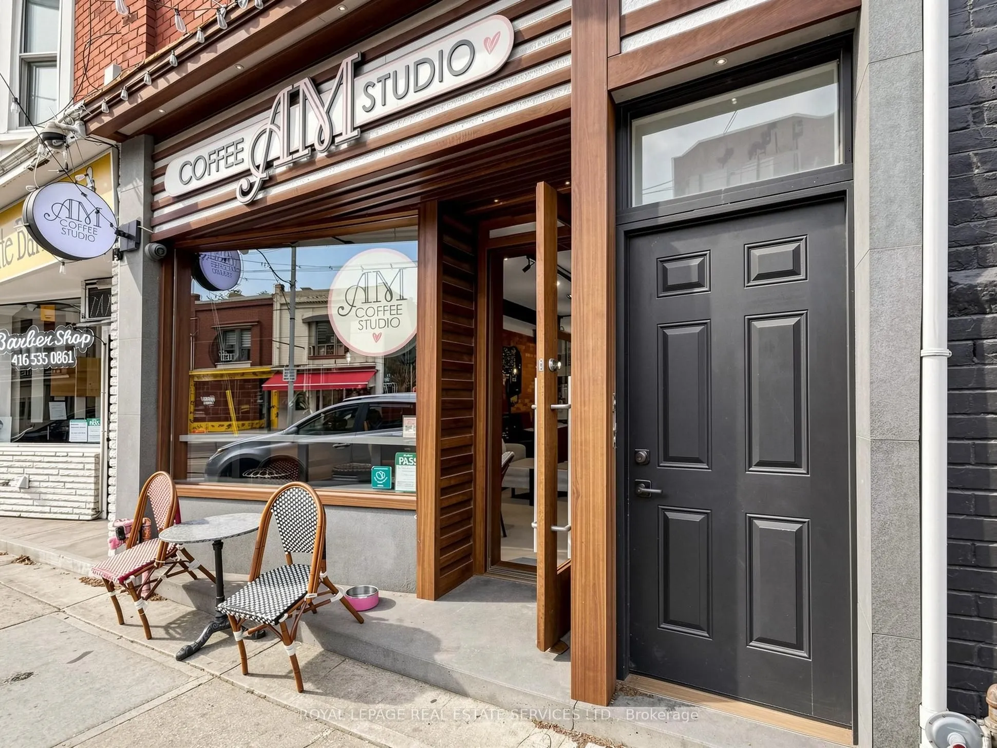 2233 Dundas Street W