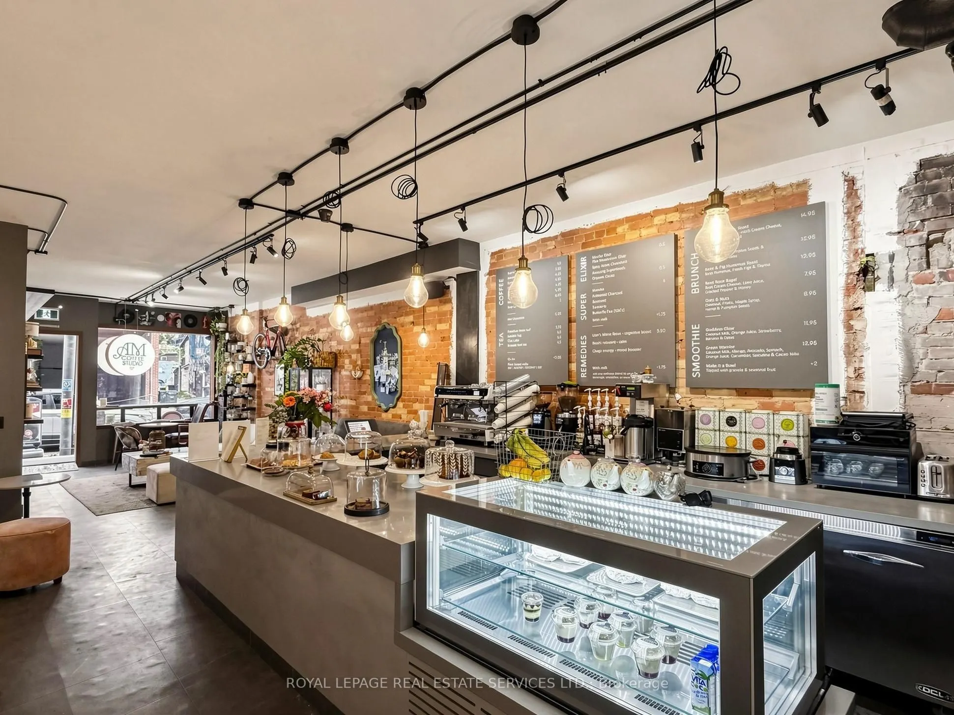 2233 Dundas Street W