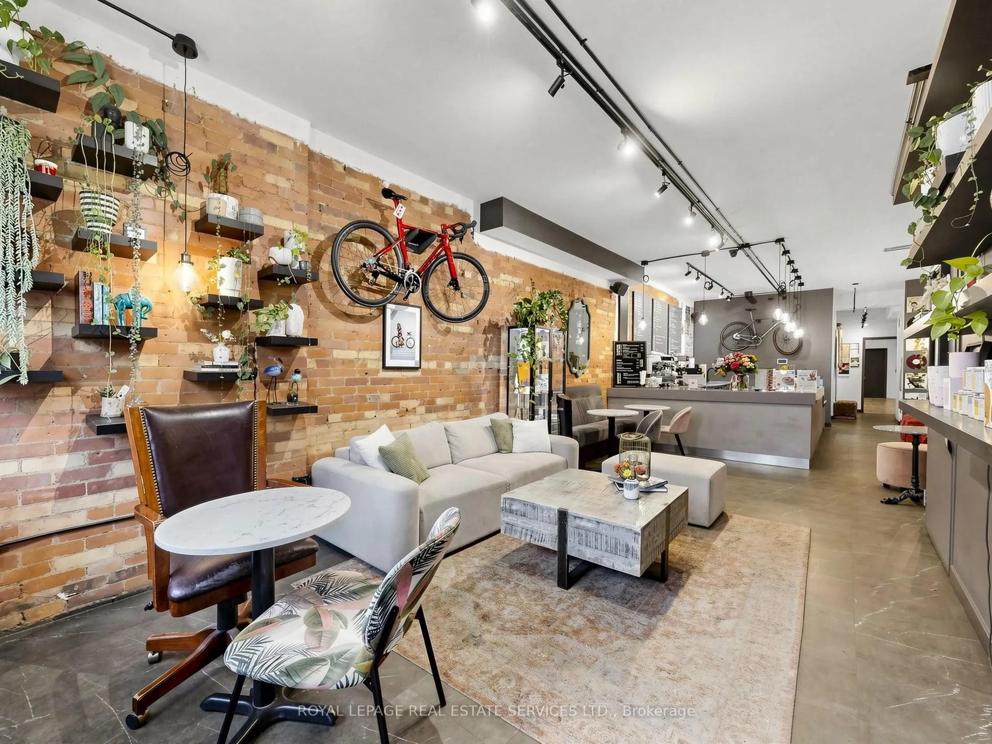 2233 Dundas Street W