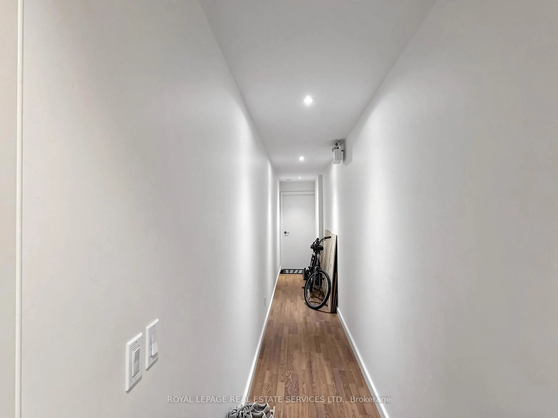 2233 Dundas Street W