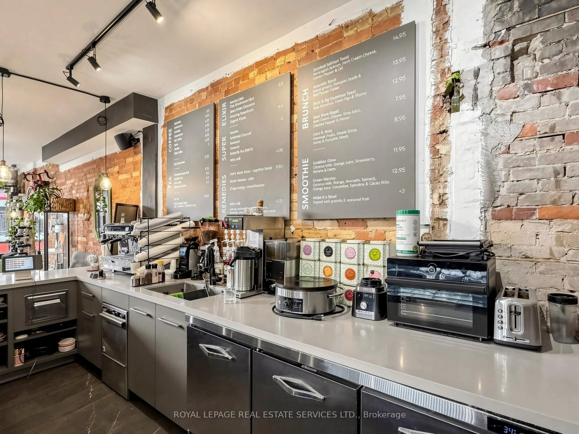 2233 Dundas Street W