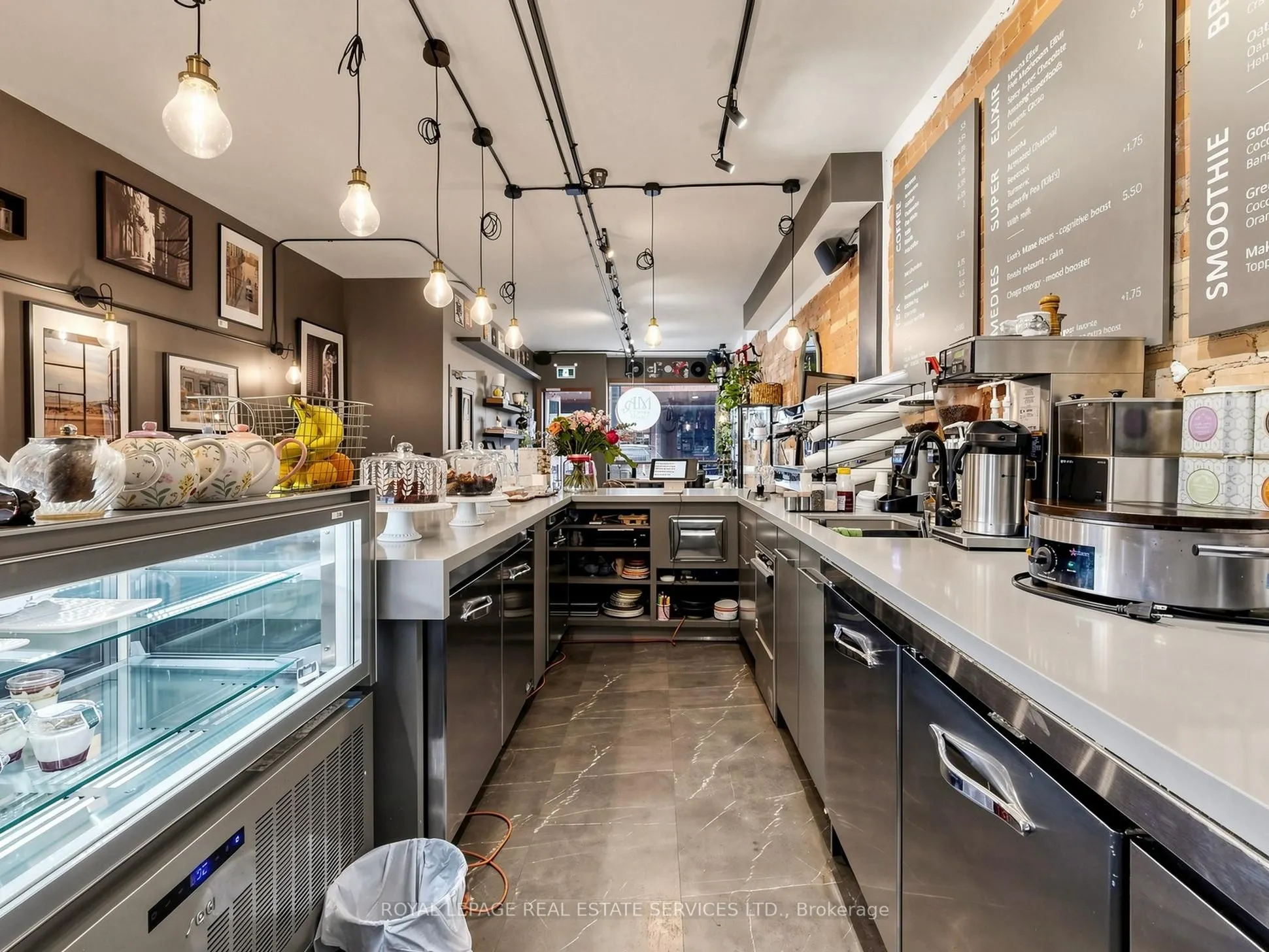 2233 Dundas Street W