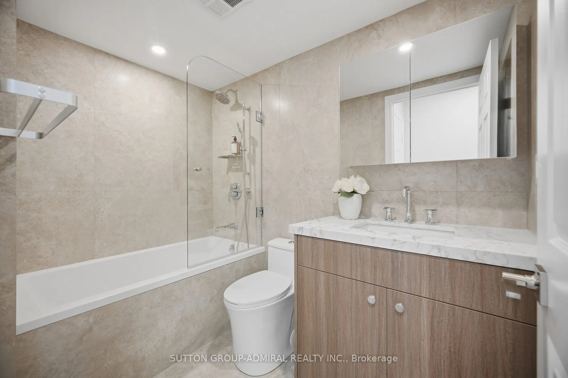 1 Aberfoyle Crescent #411