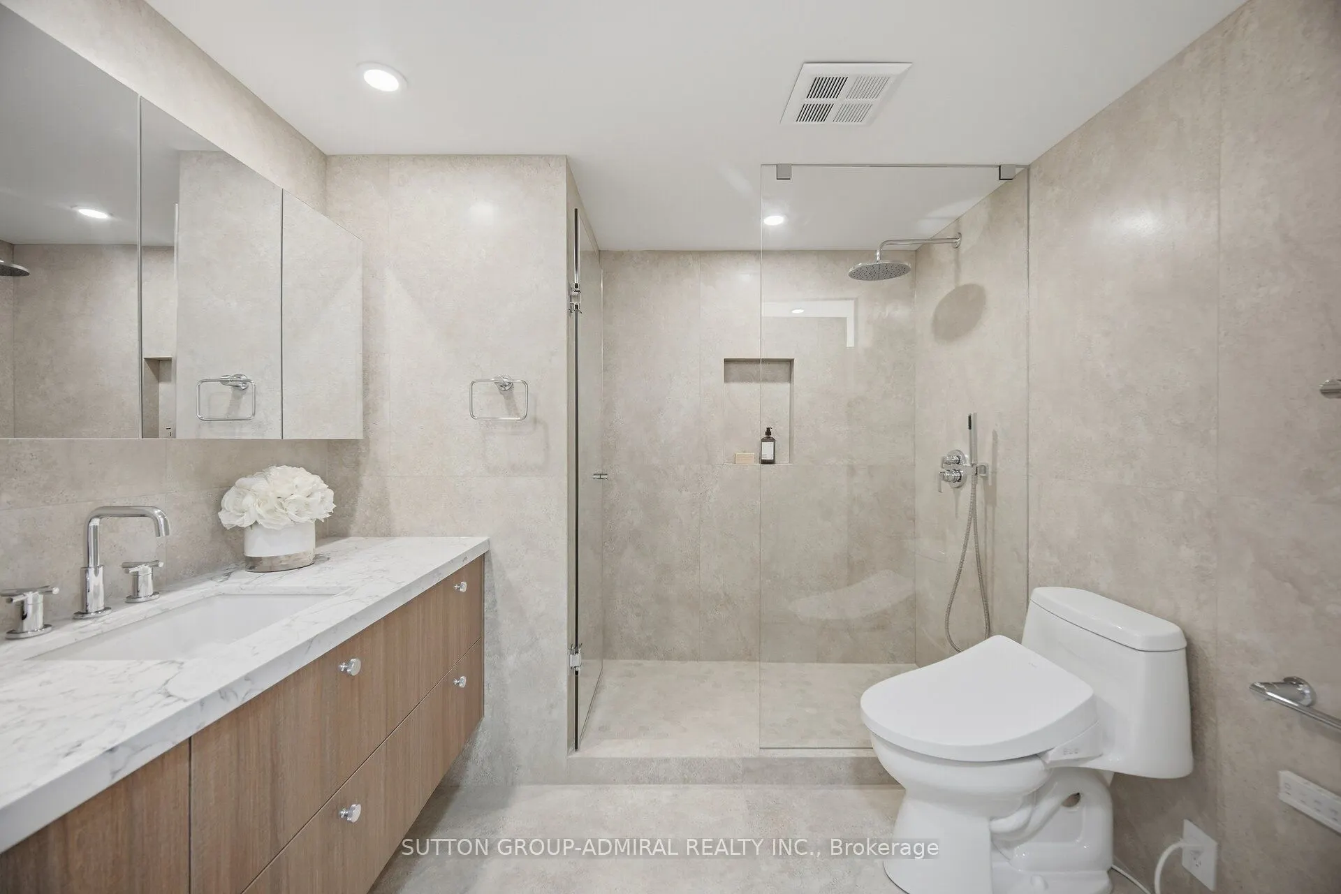 1 Aberfoyle Crescent #411