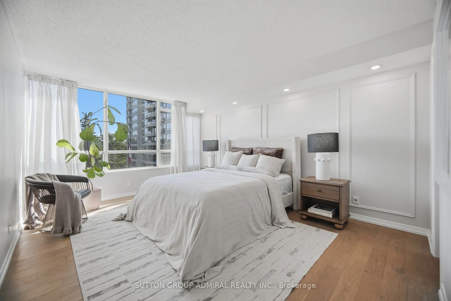 1 Aberfoyle Crescent #411