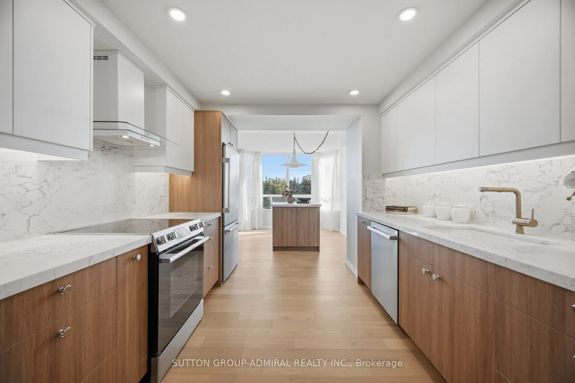 1 Aberfoyle Crescent #411