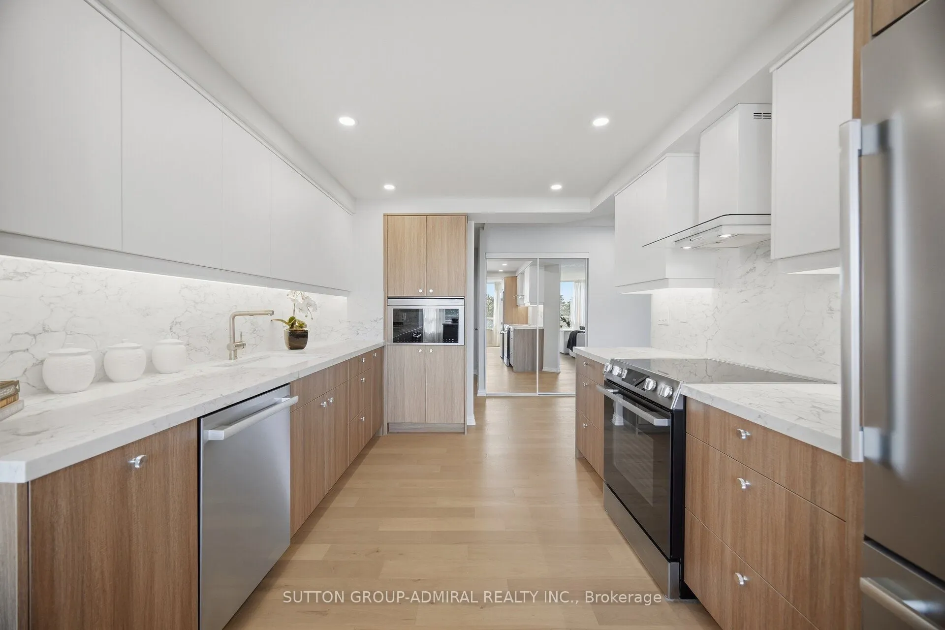 1 Aberfoyle Crescent #411