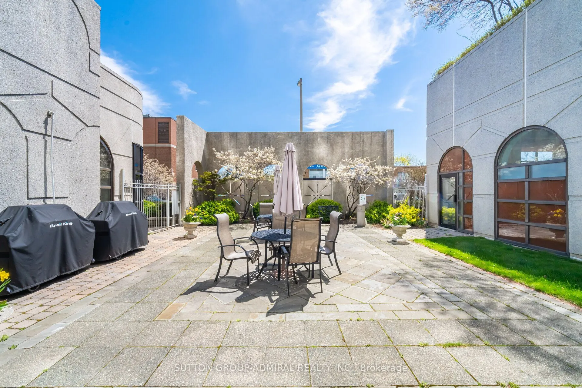 1 Aberfoyle Crescent #411
