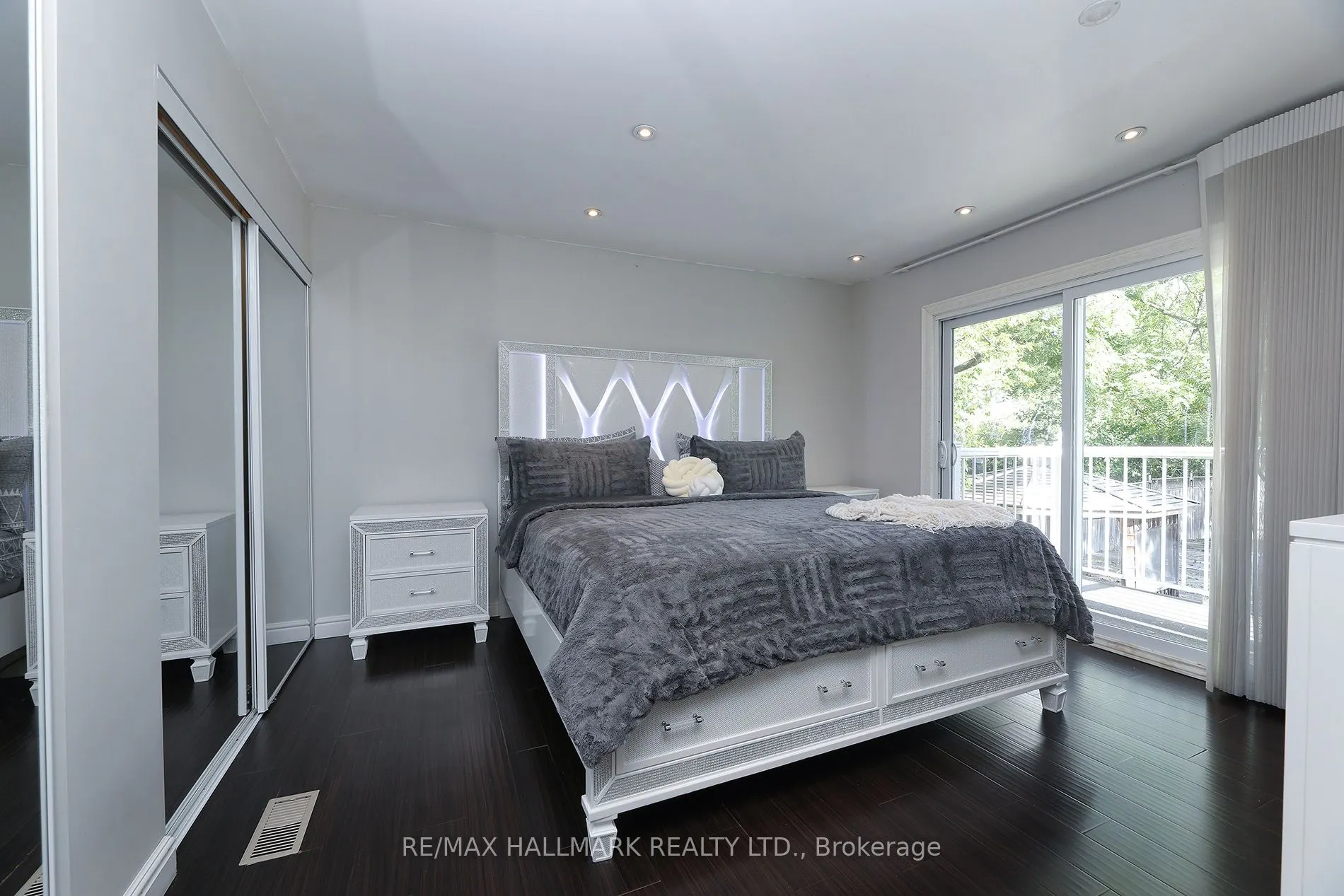 11 Brookside Drive