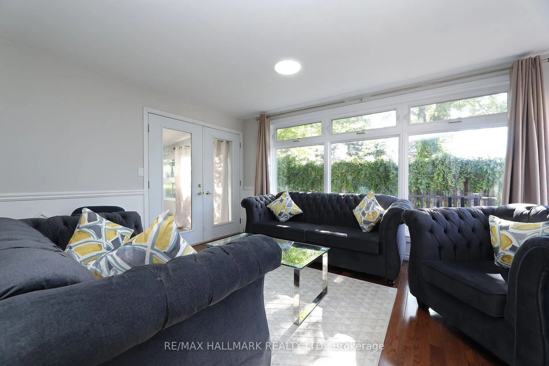 11 Brookside Drive