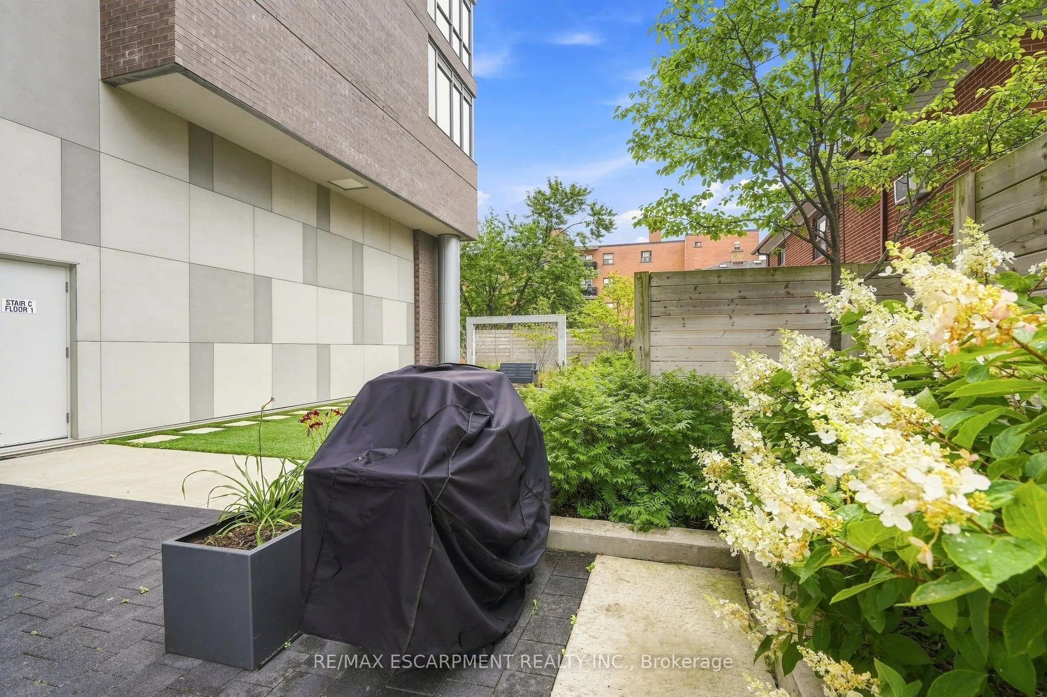 8 Ann Street #902