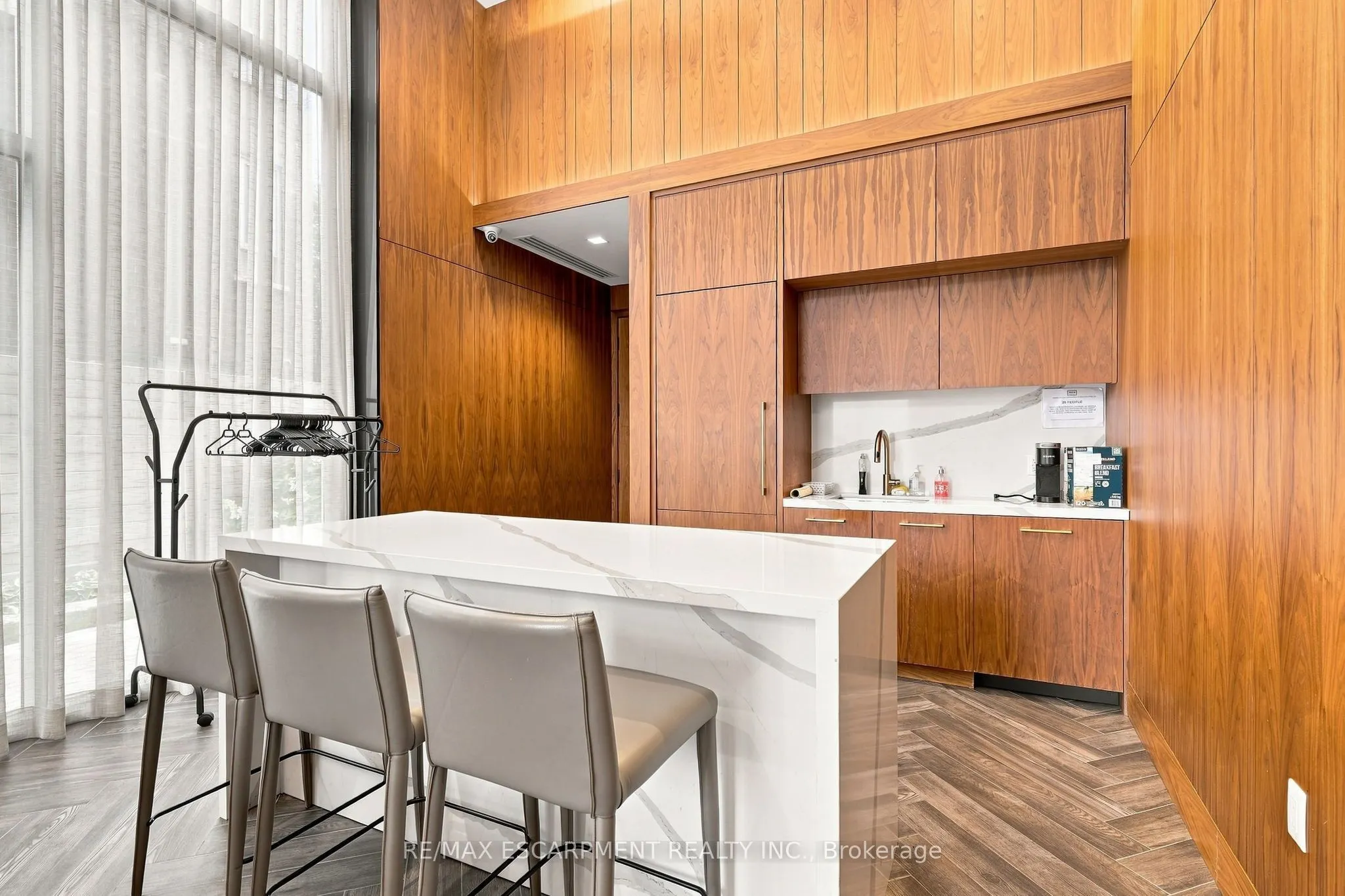 8 Ann Street #902