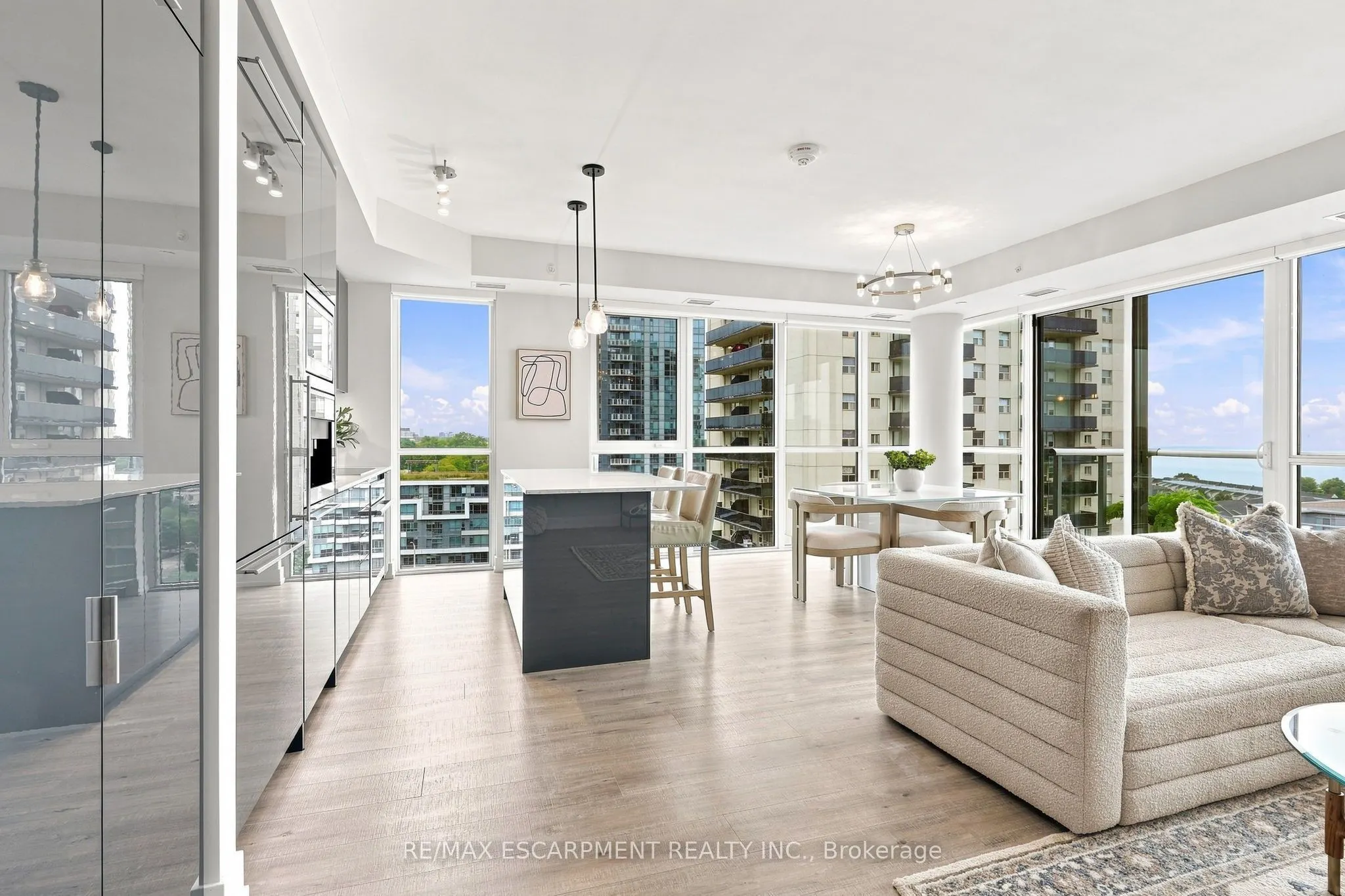 8 Ann Street #902