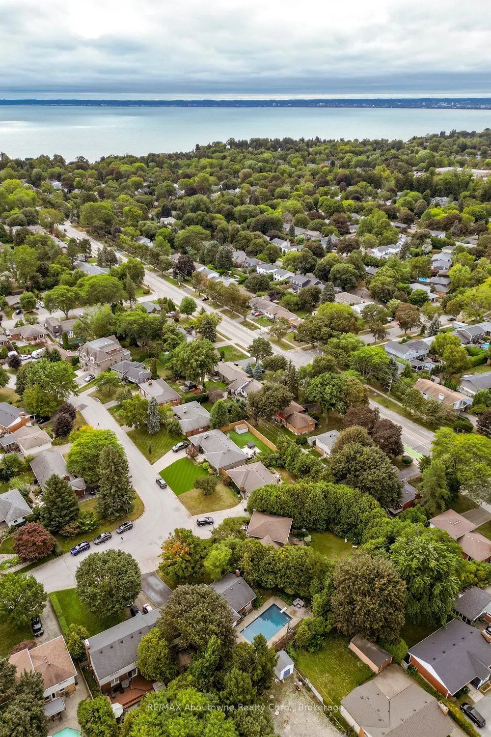 418 Fairlawn Crescent