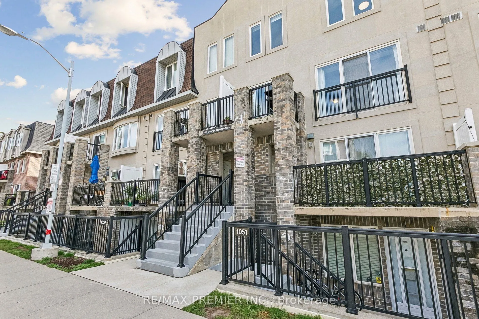 105 George Appleton Way #2152
