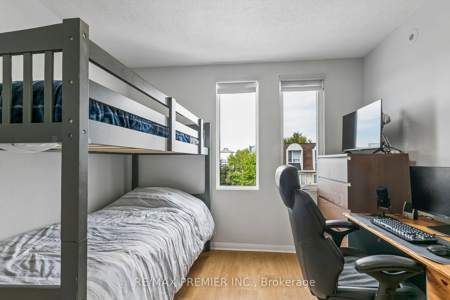 105 George Appleton Way #2152