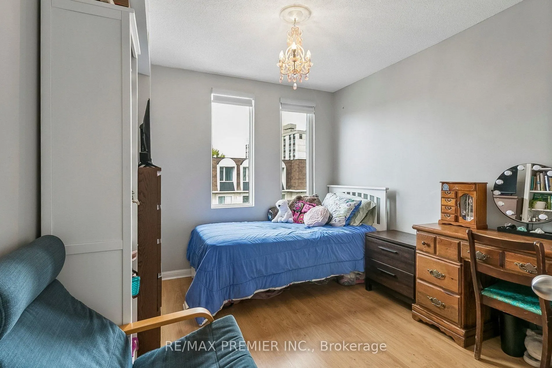 105 George Appleton Way #2152